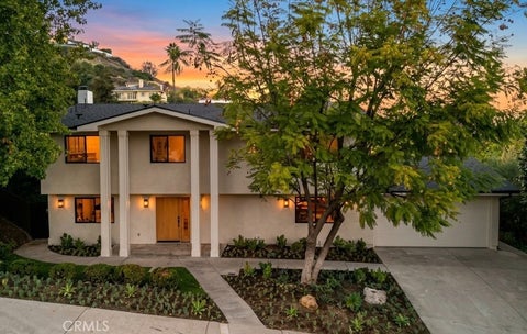 Photo of 24621 Calvert Street, Woodland Hills, CA 91367 (MLS # SR26211277)