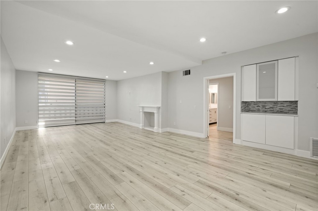 19029 Nordhoff Street 103