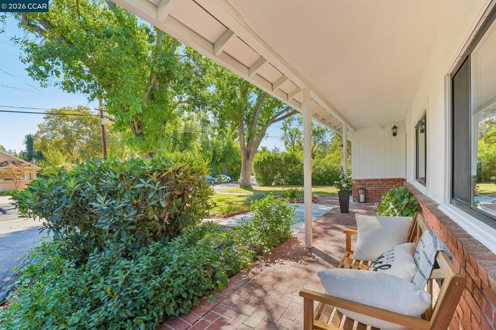 141 Maiden Ln