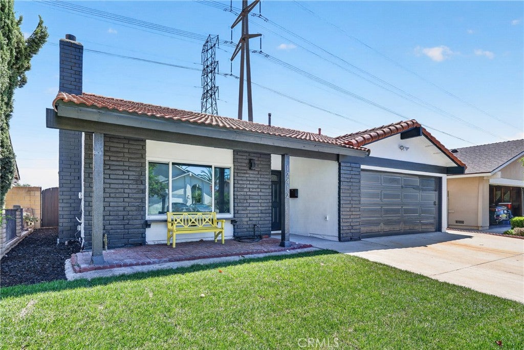 12412 Viarna Street