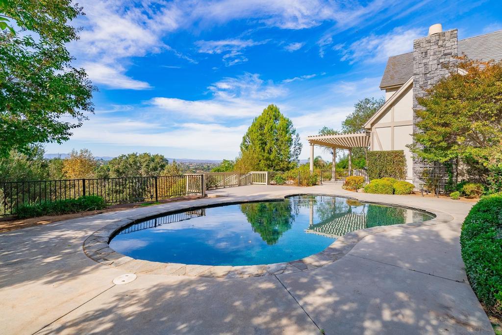 5 Rolling View Lane