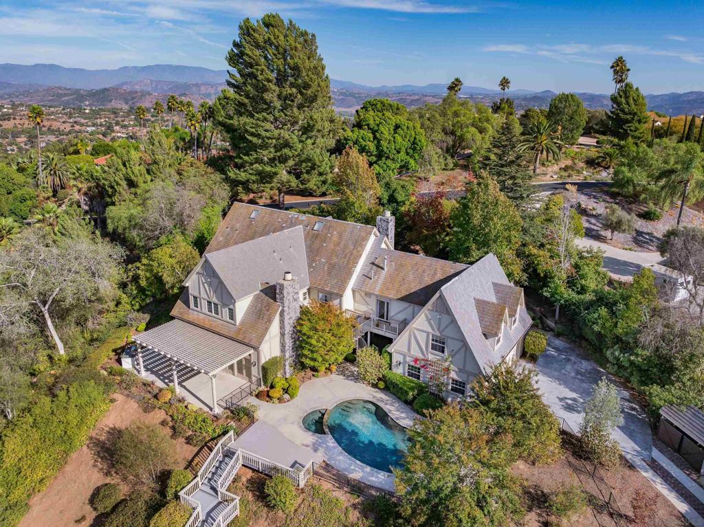 5 Rolling View Lane