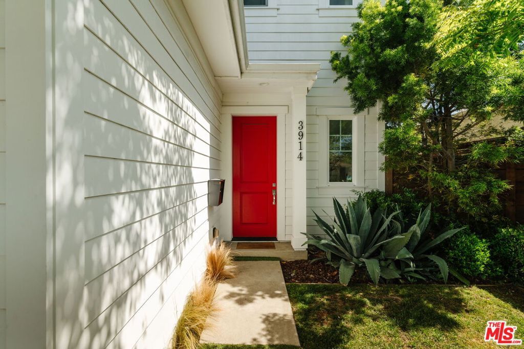 Photo of 3914 Keeshen Drive, Los Angeles, CA 90066 (MLS # 26674199)