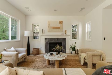 Photo of 3914 Keeshen Drive, Los Angeles, CA 90066 (MLS # 26674199)