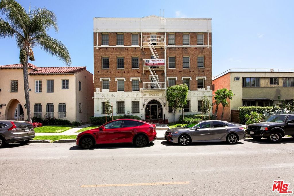 456 S Cochran Avenue