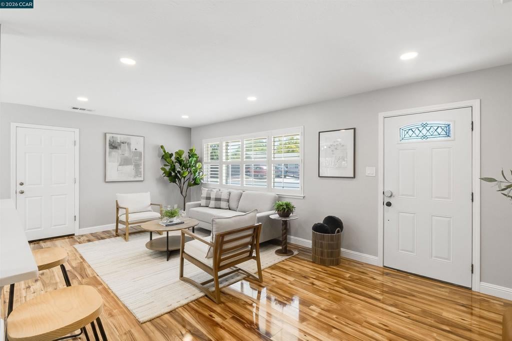 1593 Mendocino Dr