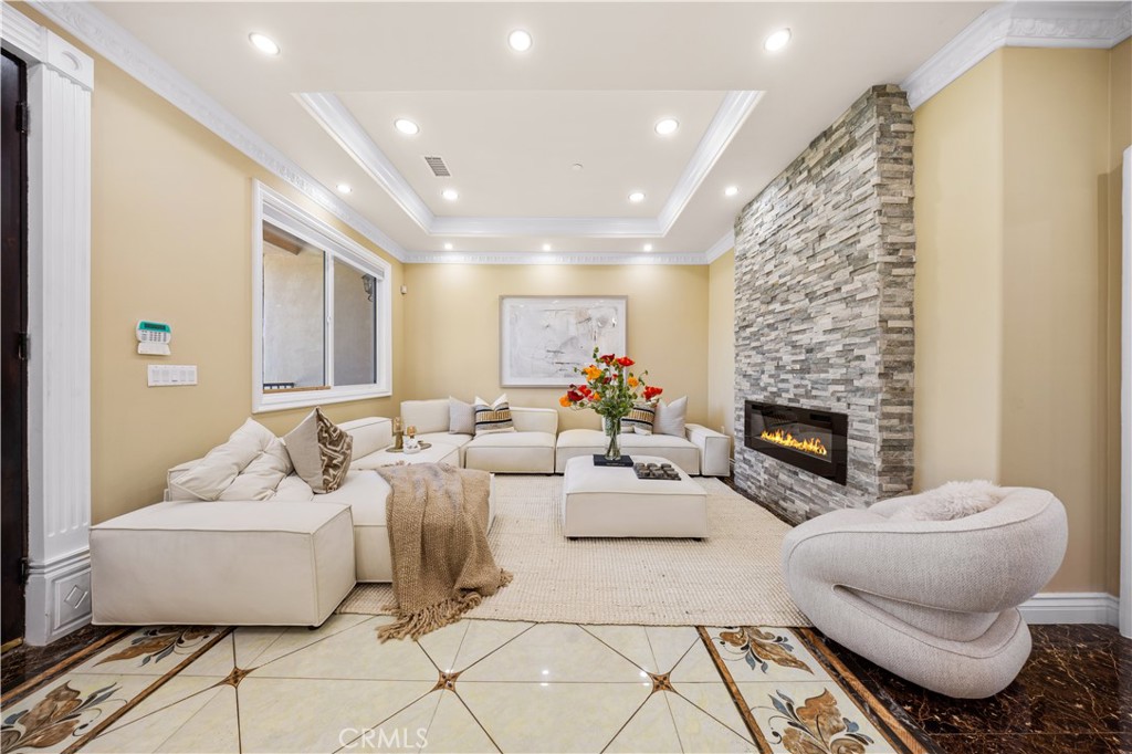 185 W Palm Drive