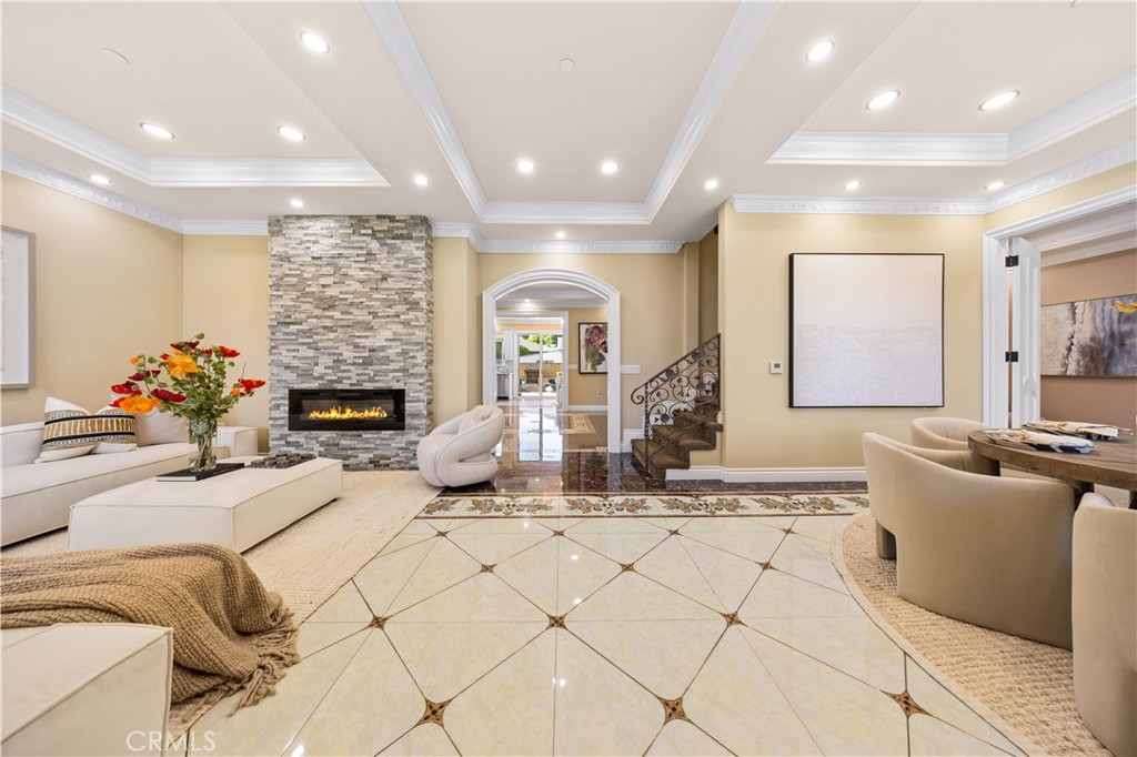185 W Palm Drive