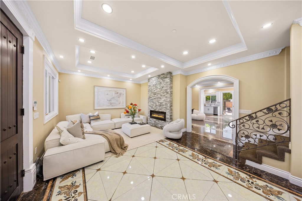 185 W Palm Drive