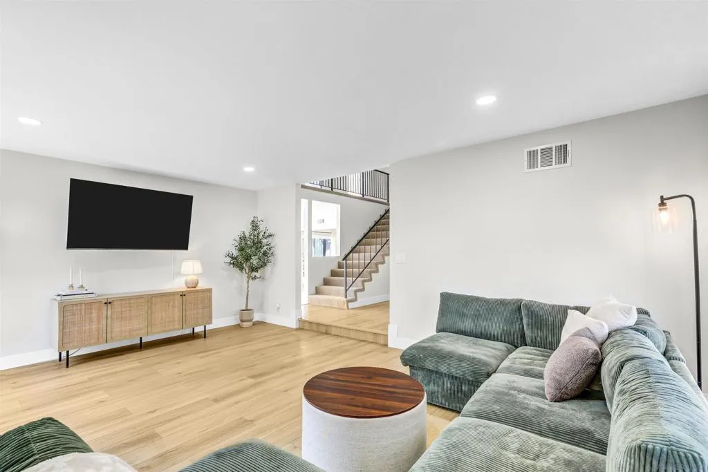 San Diego, California 92119, United States, 4 Bedrooms Bedrooms, ,3 BathroomsBathrooms,Residential,Active,222086