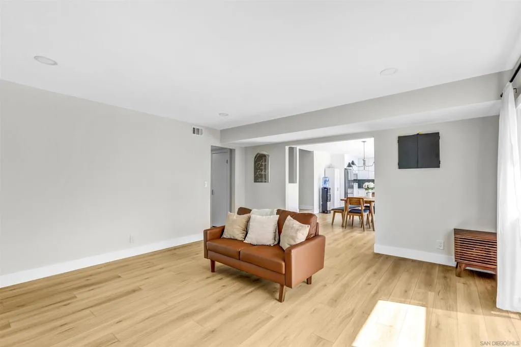 San Diego, California 92119, United States, 4 Bedrooms Bedrooms, ,3 BathroomsBathrooms,Residential,Active,222086