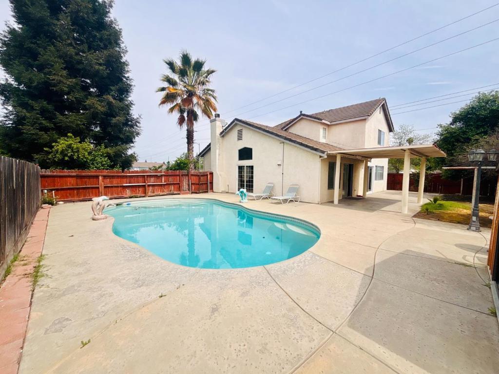 6 Westmont Court