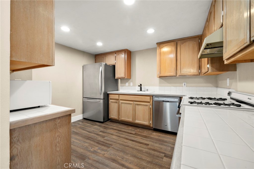 1207 Obispo Avenue 212