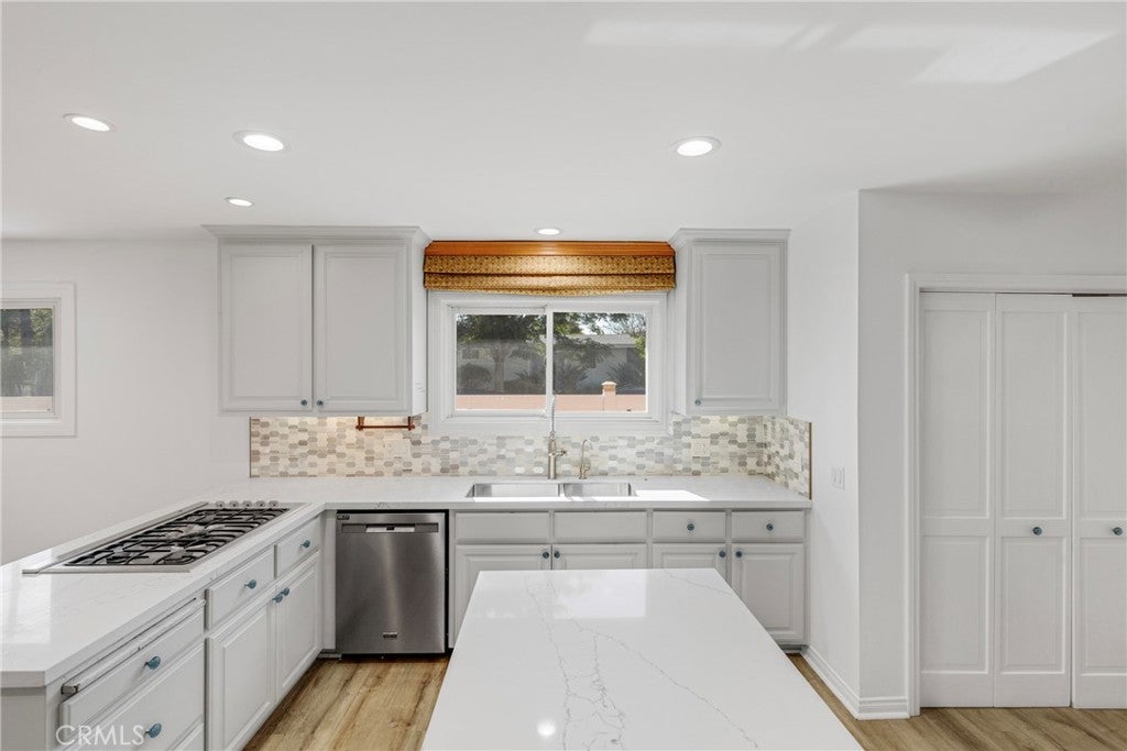 Photo of 23728 Bessemer Street, Woodland Hills, CA 91367 (MLS # SR26176732)