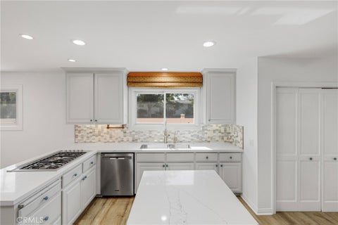 Photo of 23728 Bessemer Street, Woodland Hills, CA 91367 (MLS # SR26176732)