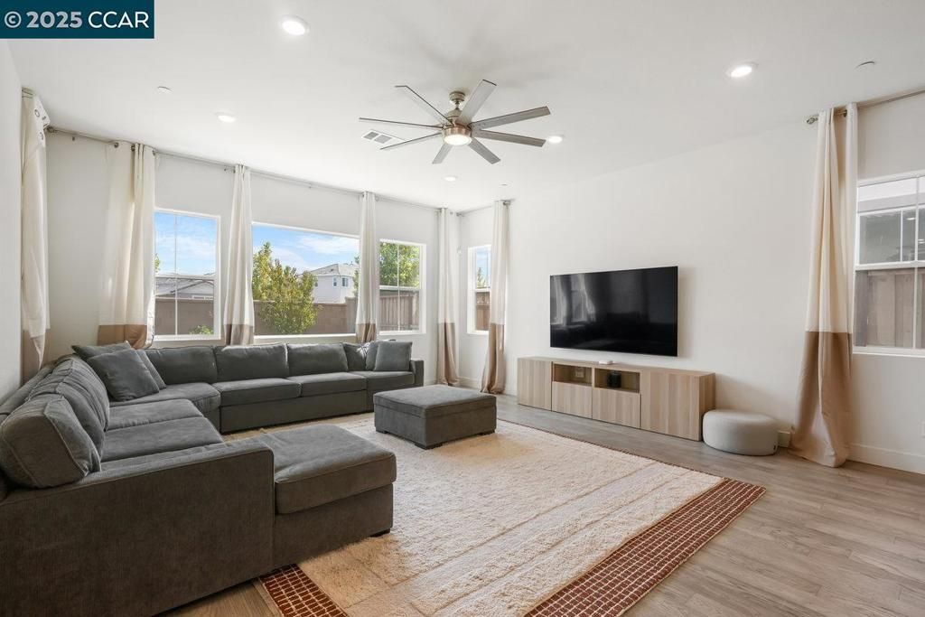 Photo of 3096 Leeds Ln Ln, Tracy, CA 95377 (MLS # 41112510)