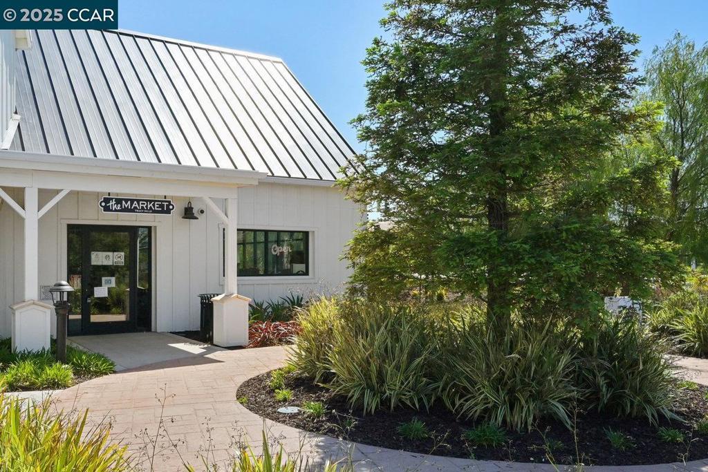 TRACY PARK - Residential
