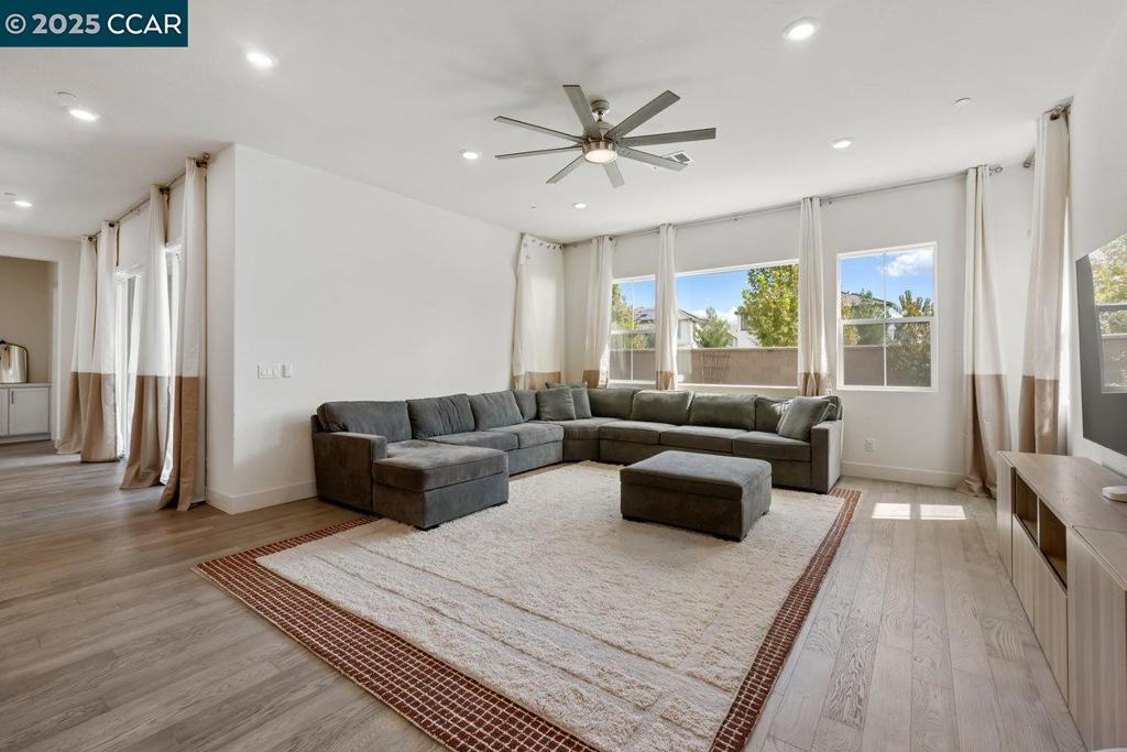 TRACY PARK - Residential