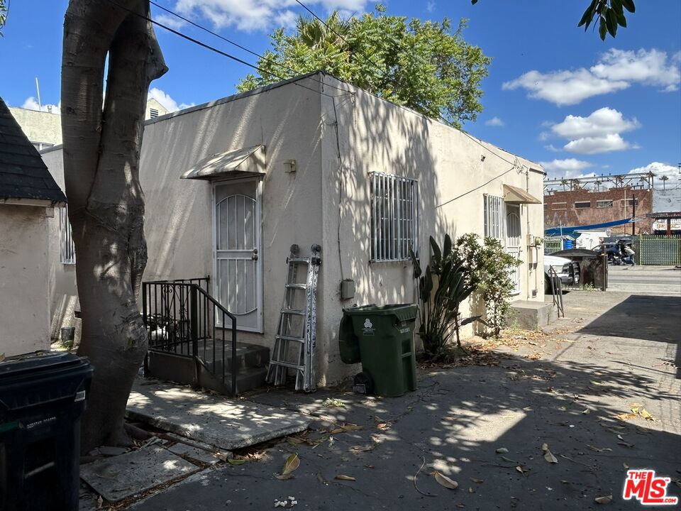 186 E Vernon Avenue