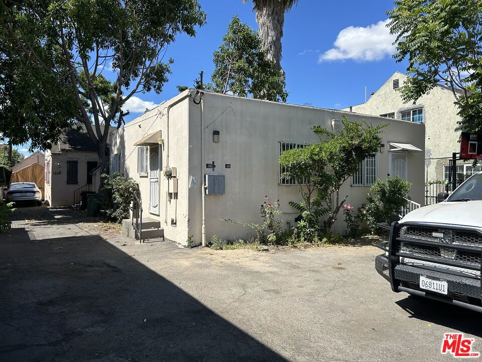 186 E Vernon Avenue