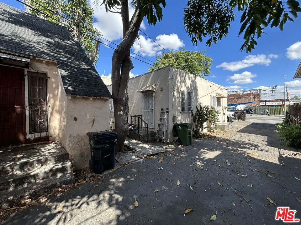 186 E Vernon Avenue