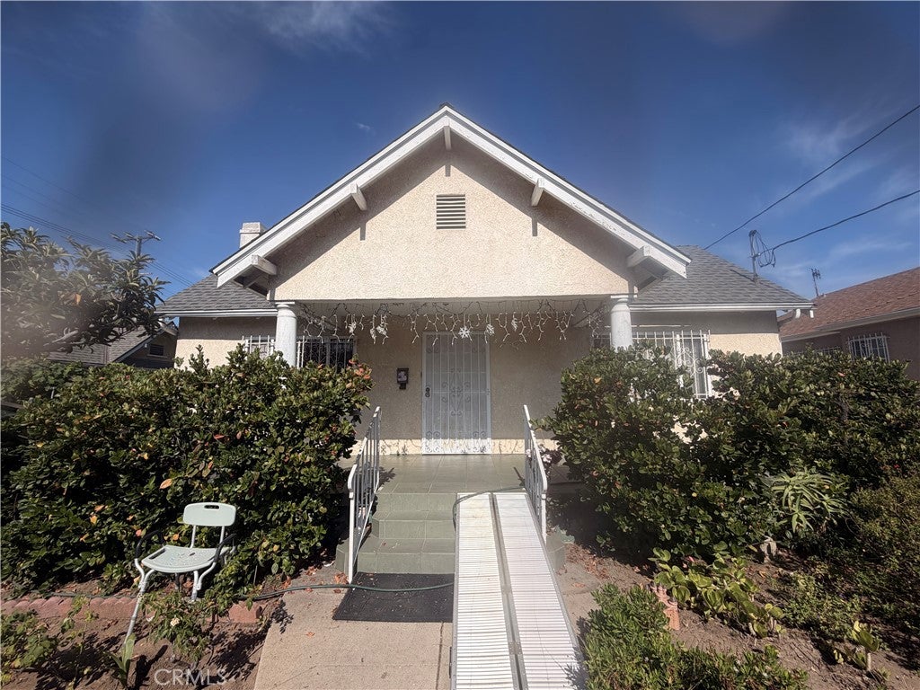 1307 N Kenmore AVE