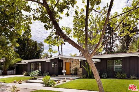 Photo of 4735 Degovia Avenue, Woodland Hills, CA 91364 (MLS # 26816905)
