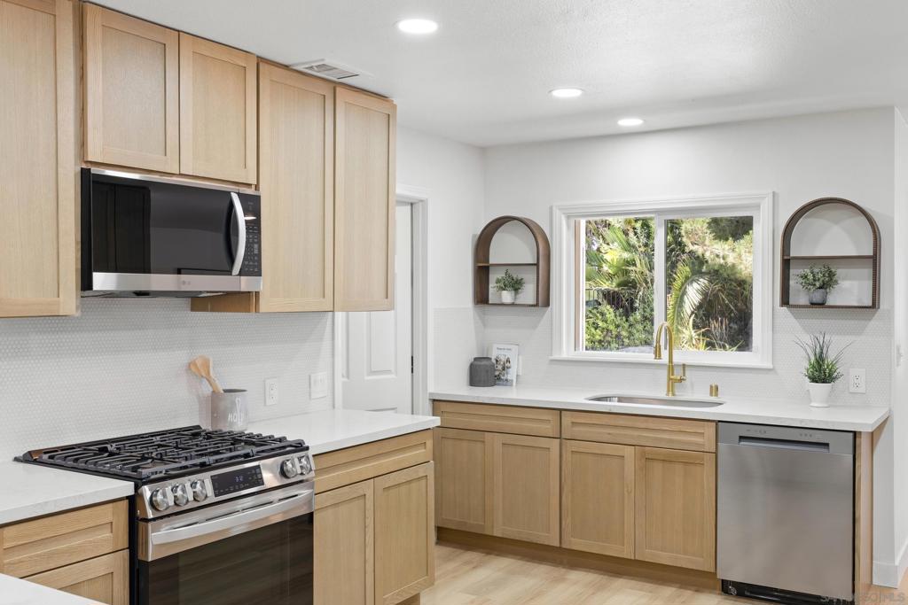7001 Almaden Ln