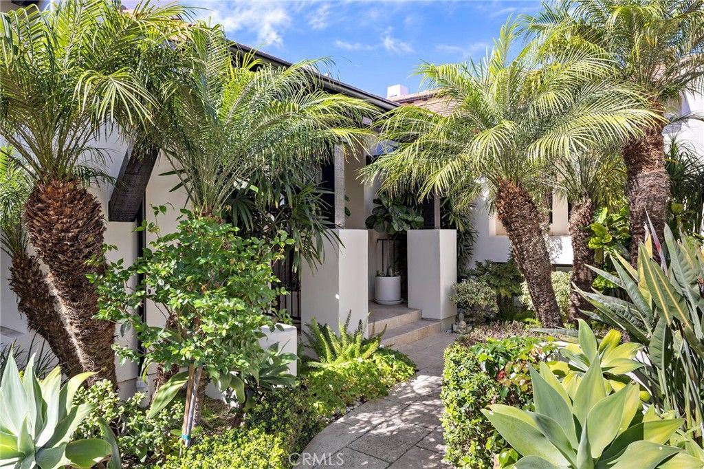 Photo of 20 Sidra Cv, Newport Coast, CA 92657 (MLS # NP26053055)