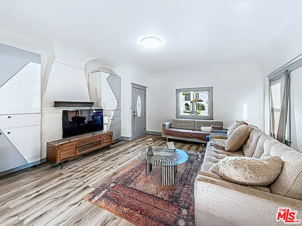 3025 Edgehill Drive