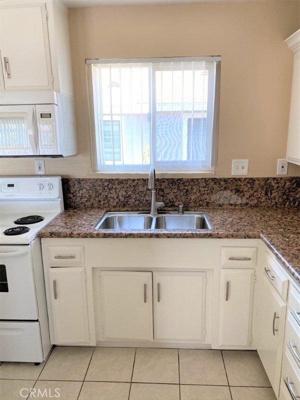 931 W 19th Street 30