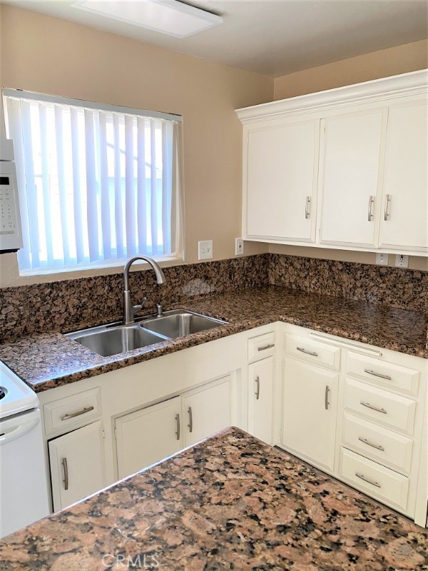 931 W 19th Street 30