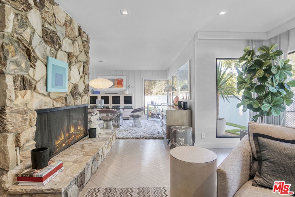 3560 Mandeville Canyon Road