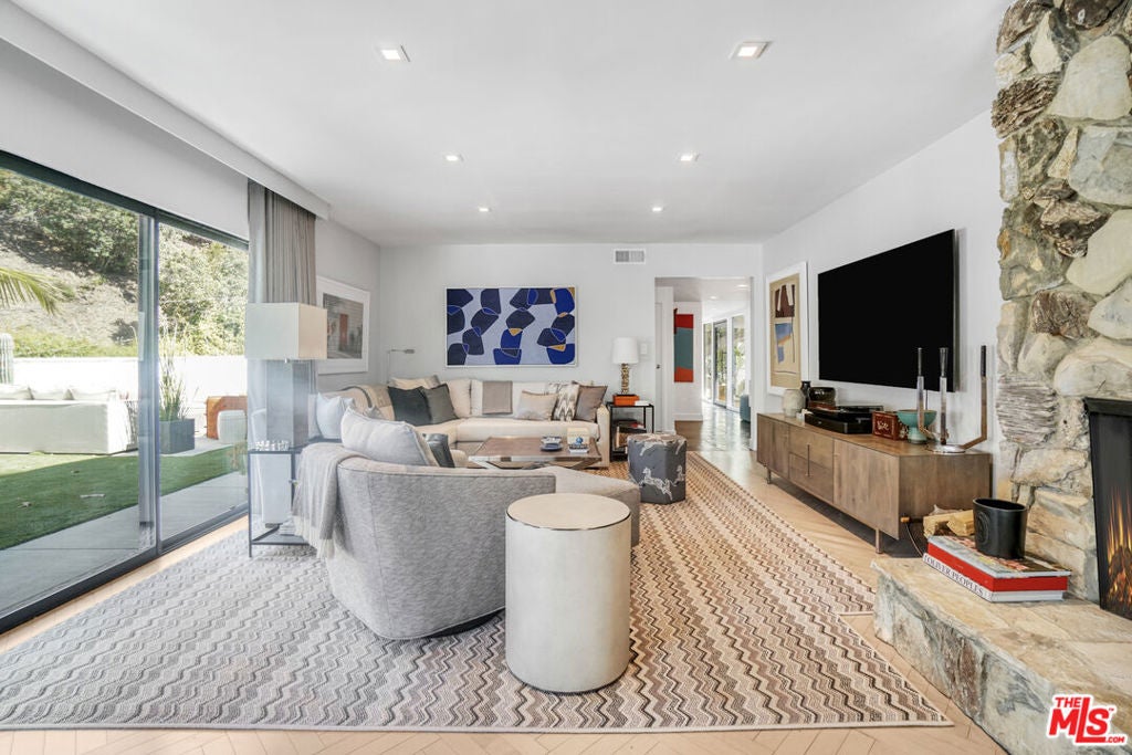 3560 Mandeville Canyon Road