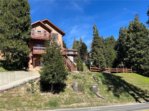 Photo of 508 Dart Canyon, Crestline, CA 92325 (MLS # TR26044797)