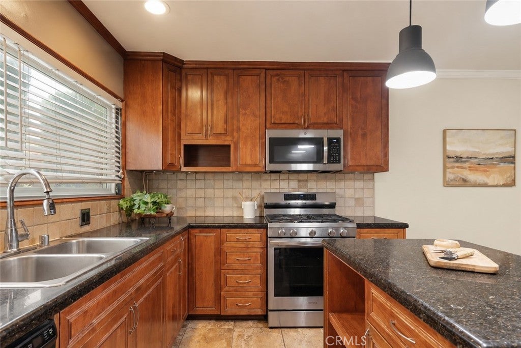 2516 Virginia E