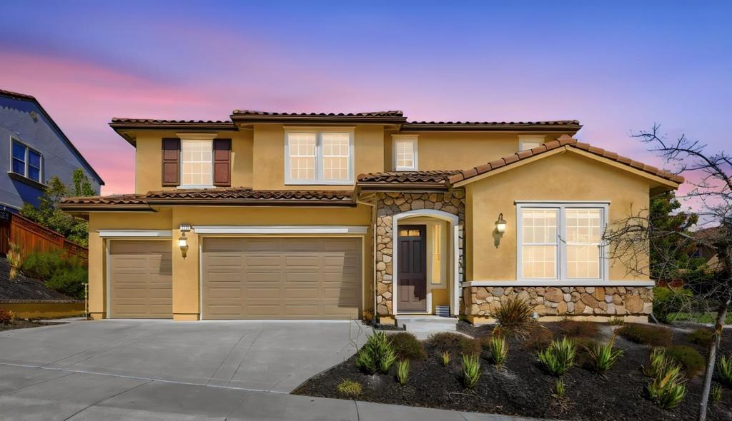 2309 Encanto Way