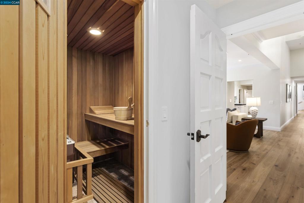 ORINDA DOWNS - Residential