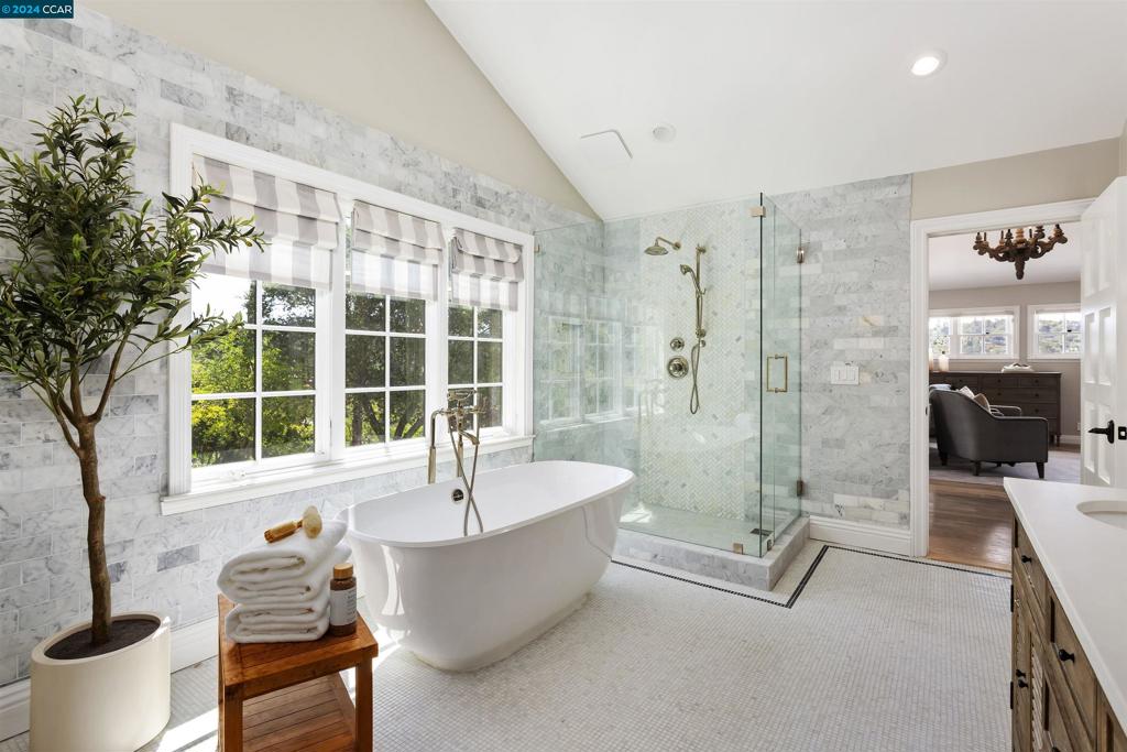 ORINDA DOWNS - Residential