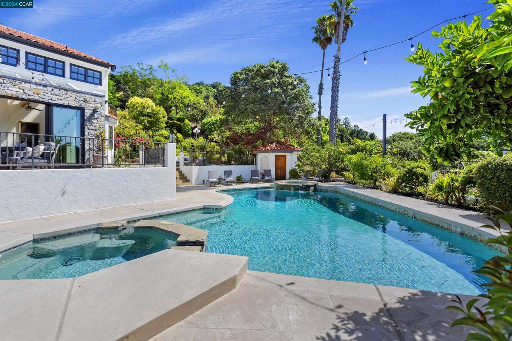 ORINDA DOWNS - Residential