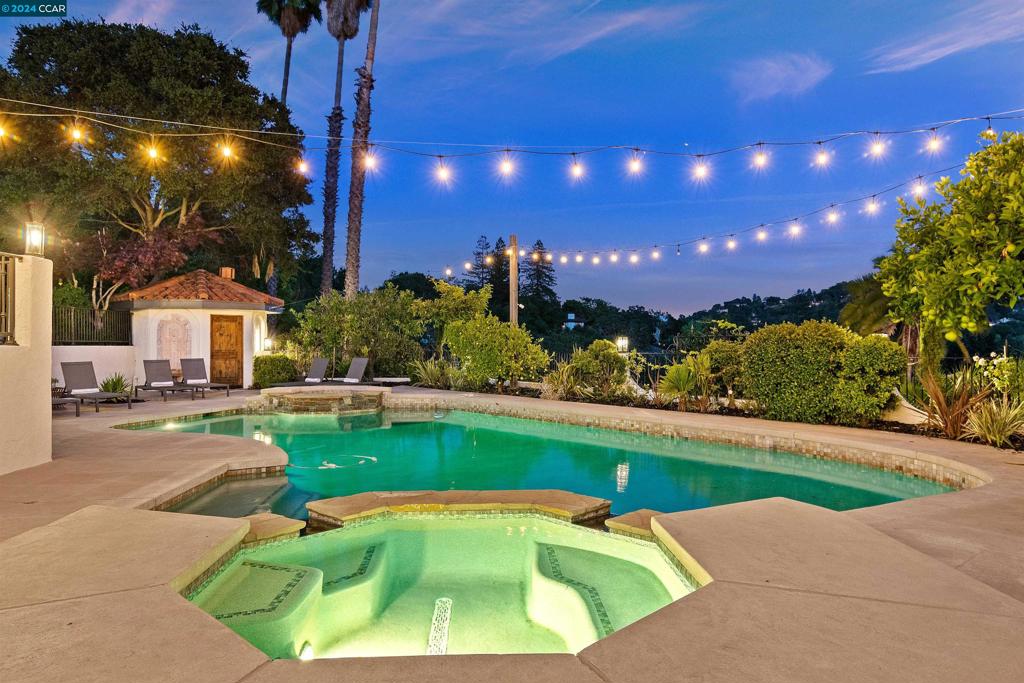 ORINDA DOWNS - Residential