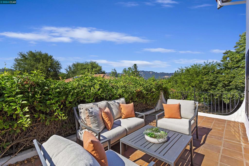 ORINDA DOWNS - Residential