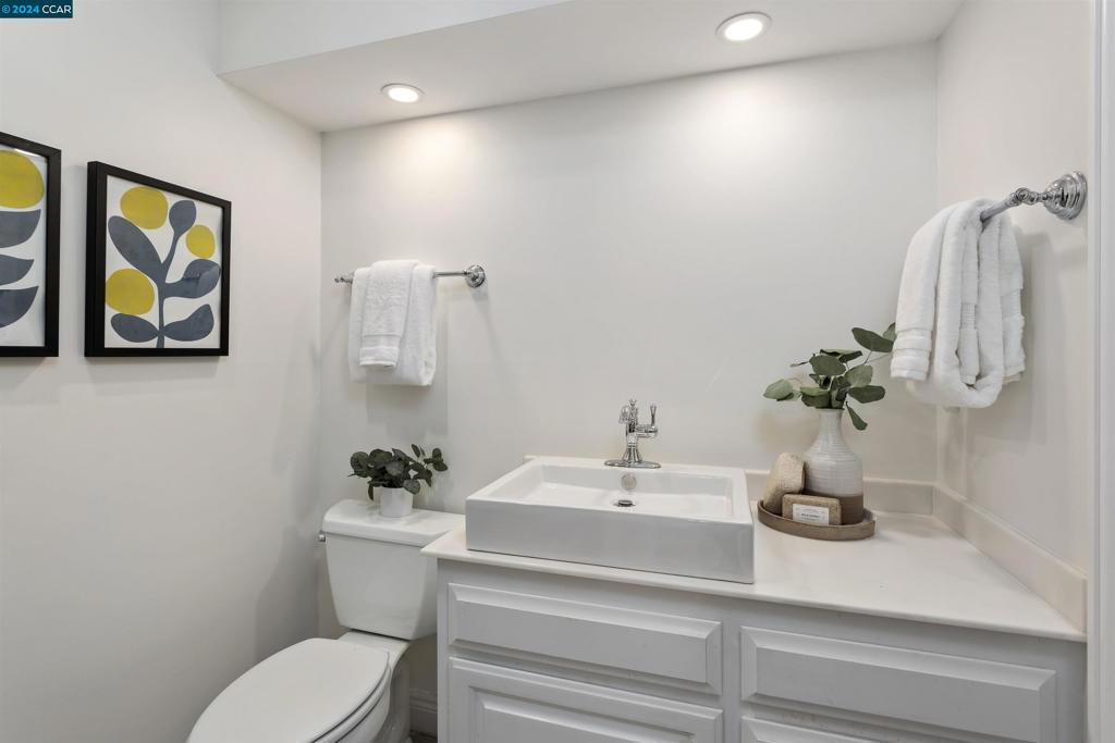 ORINDA DOWNS - Residential