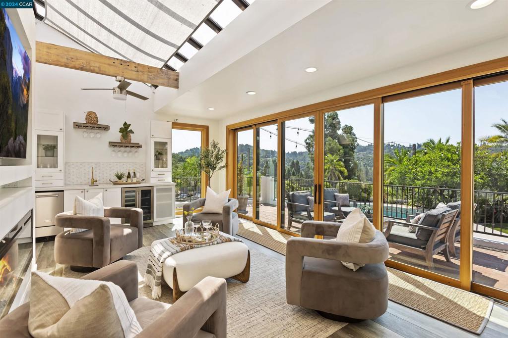 ORINDA DOWNS - Residential