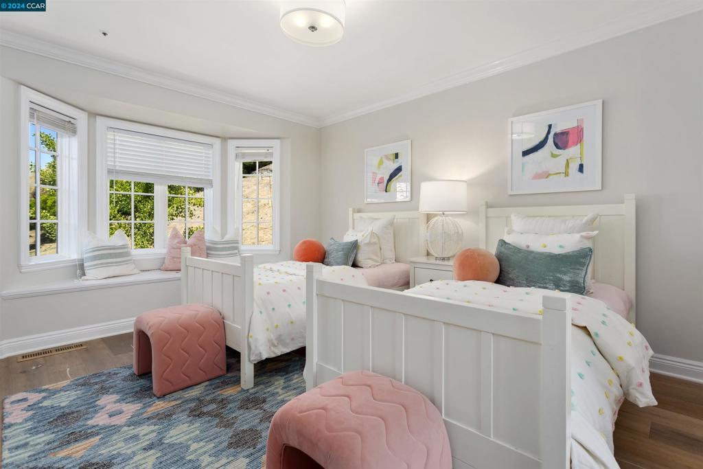 ORINDA DOWNS - Residential