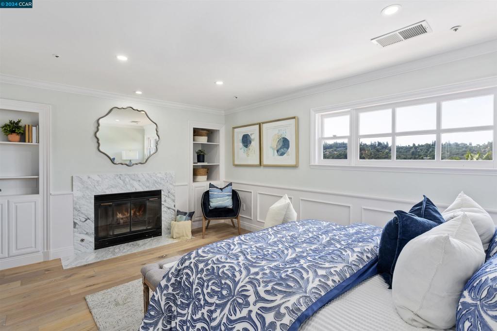 ORINDA DOWNS - Residential