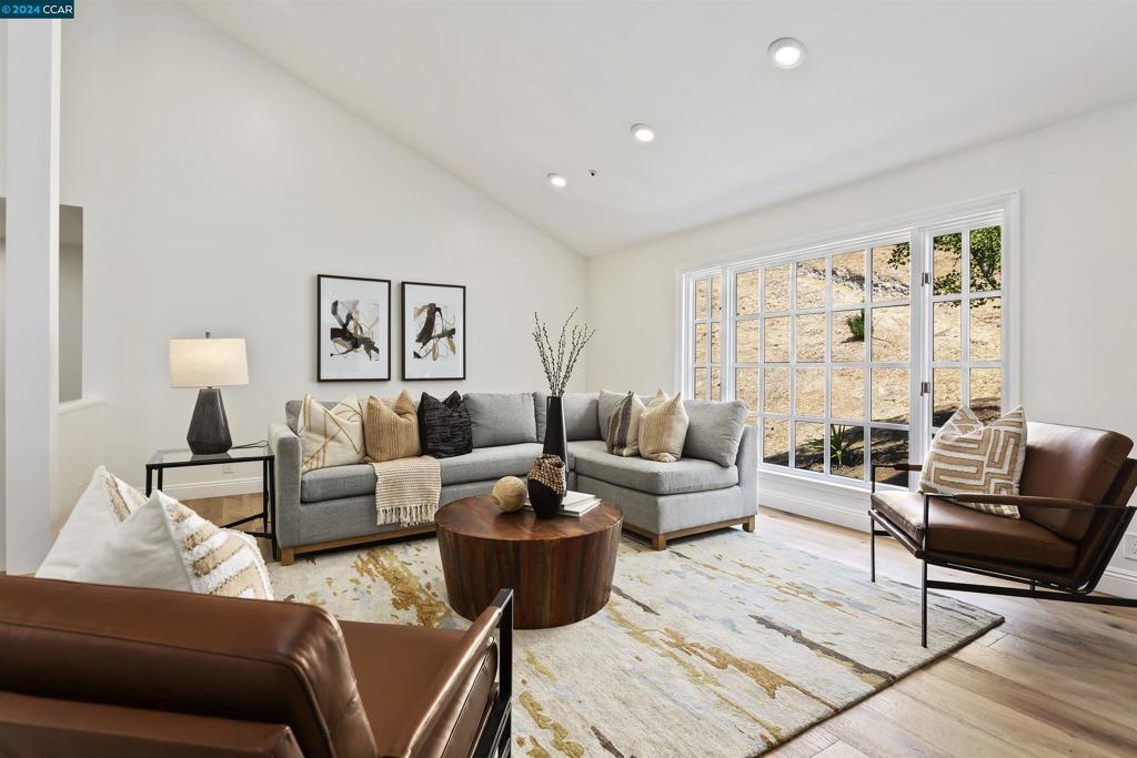 ORINDA DOWNS - Residential