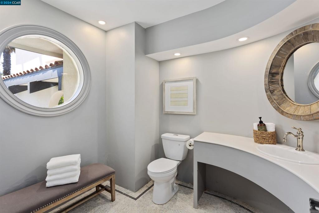 ORINDA DOWNS - Residential