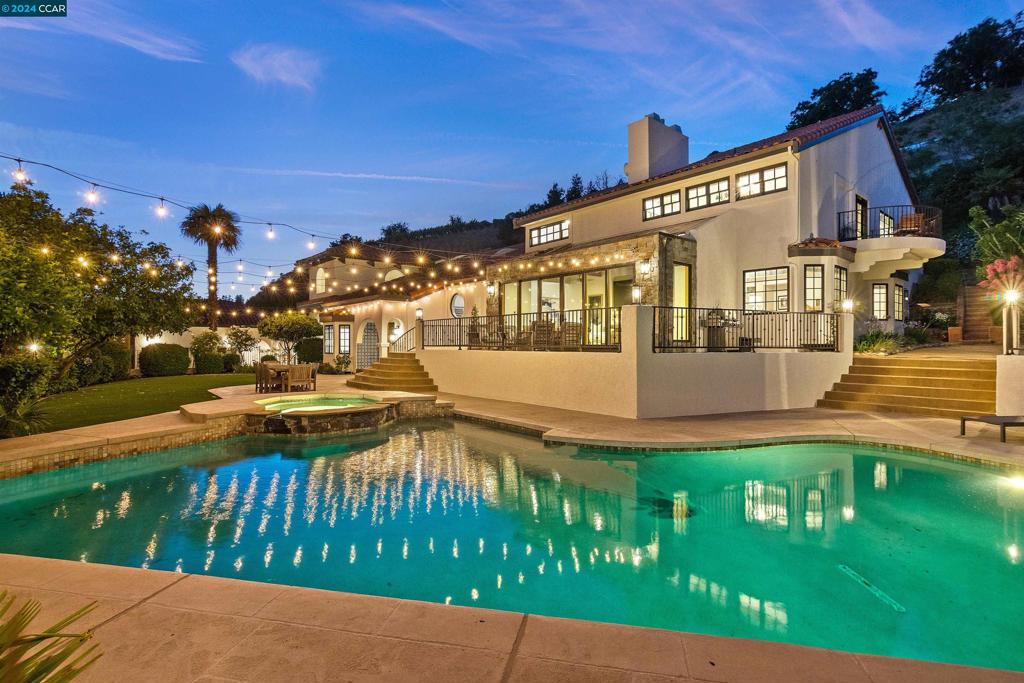 ORINDA DOWNS - Residential