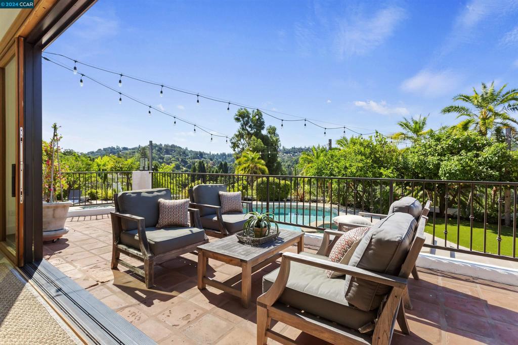 ORINDA DOWNS - Residential